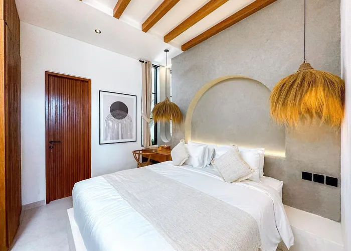 Casa Petak 4 - Charming 2br Tropical Villa, Bright & Modern In Pererenan فيلة *
